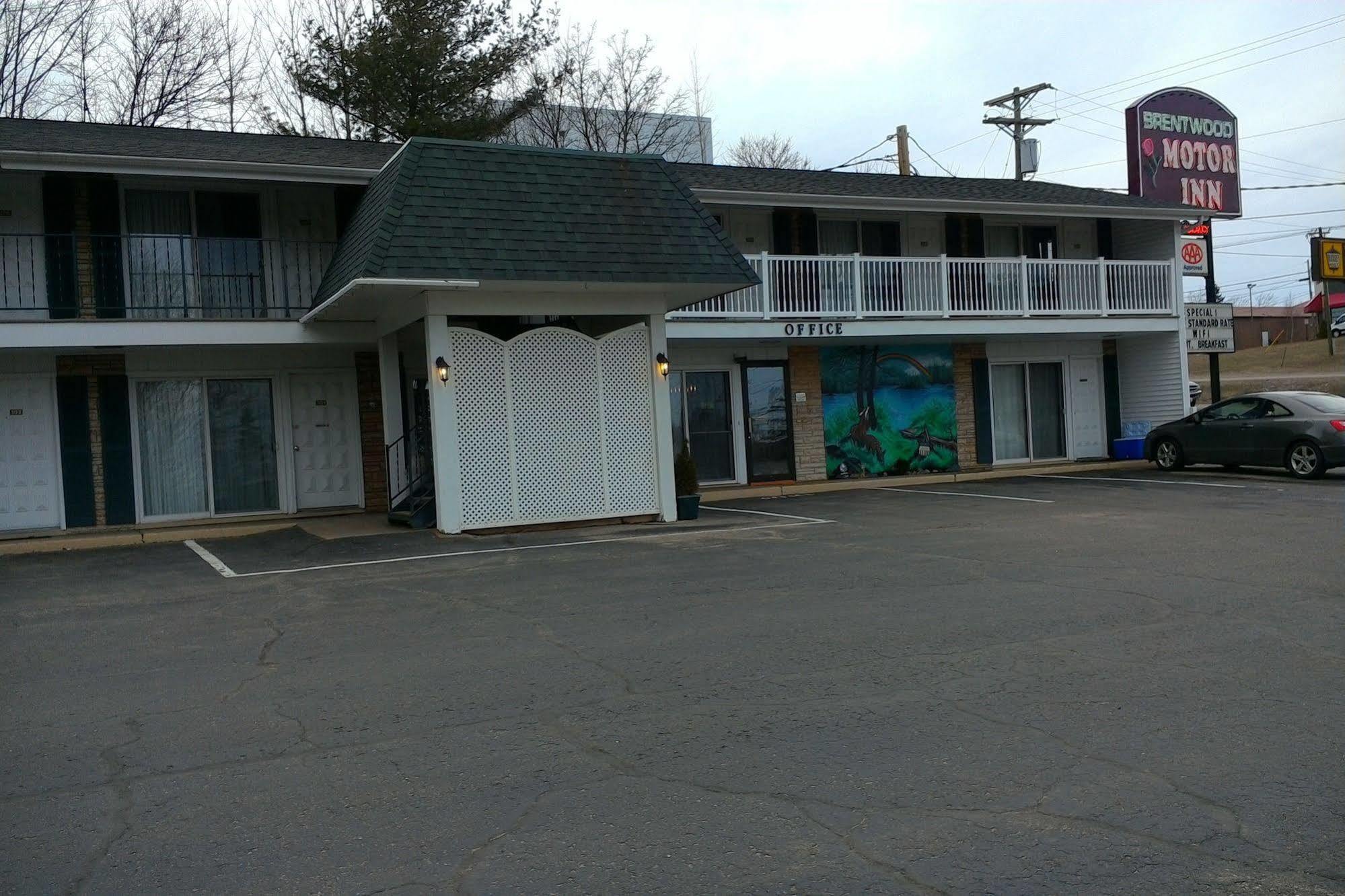 Brentwood Motor Inn Marquette Exterior photo